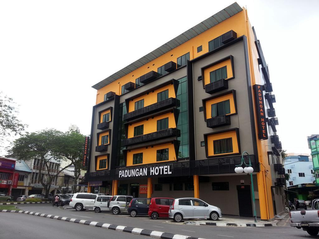 Padungan Hotel Kuching Exterior foto